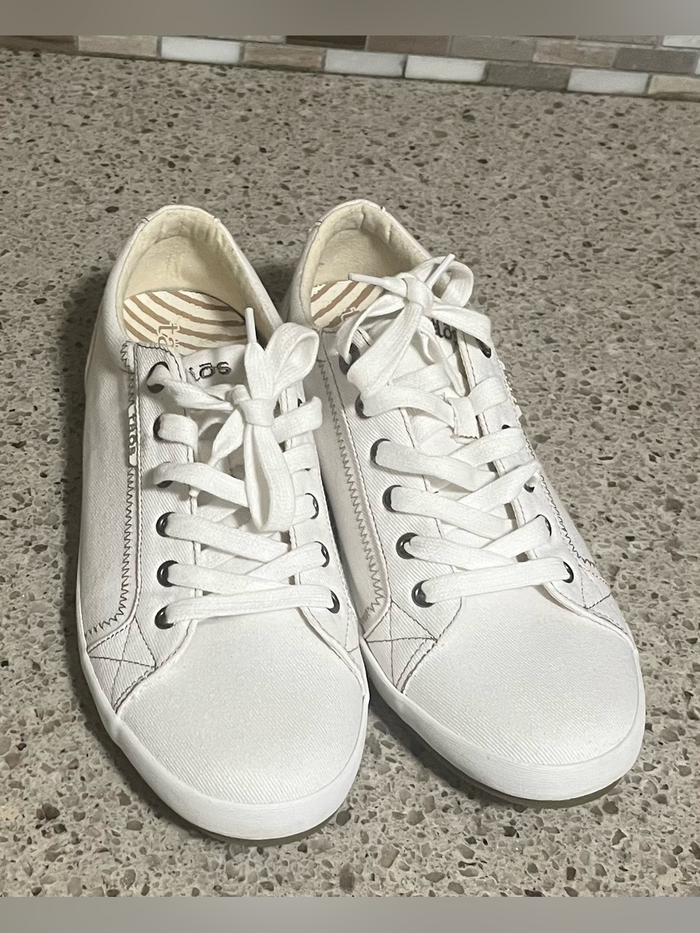 Taos Star Classic Women's Cream-White Lace-Up Sneakers size 11 EUC